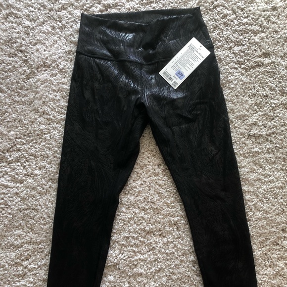 Lululemon Wunder Under HR Crop - Picture 1 of 2